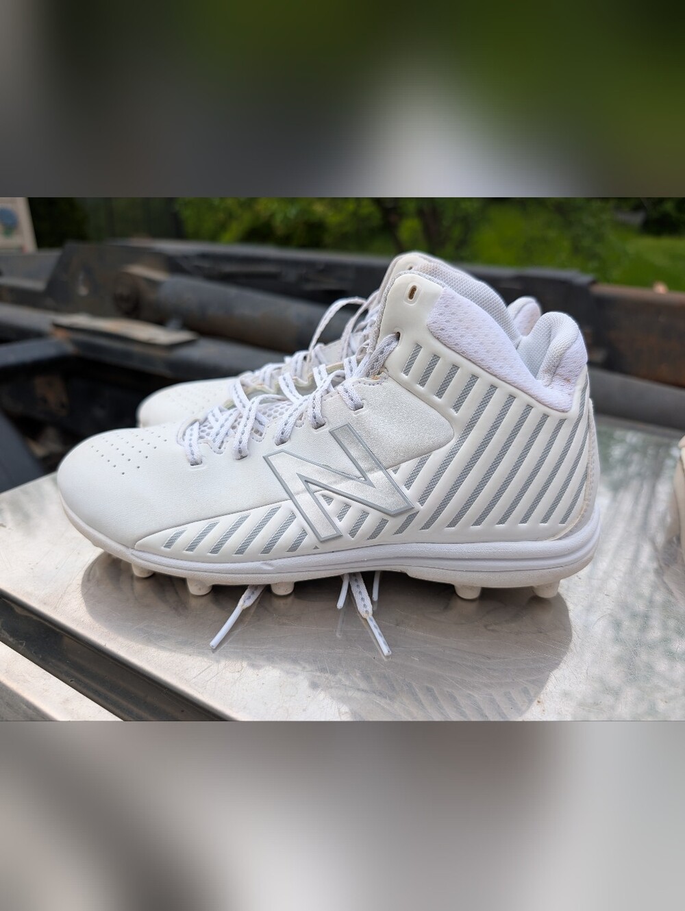 Youth Boys New Balance White Lacrosse Cleats Size 5.5